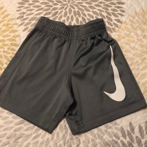 Nike shorts size 3t